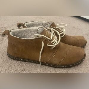 Toms Suede Tan Ankle Boots with White Laces